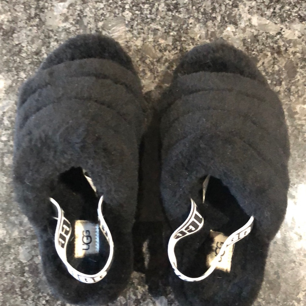 UGG Fluff slides